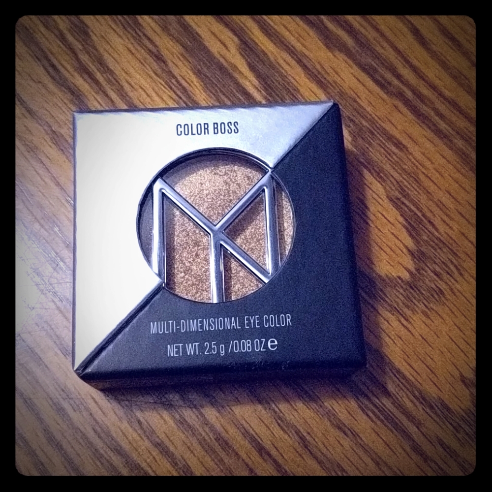 IL MAKIAGE color boss multi-dimensional eye color